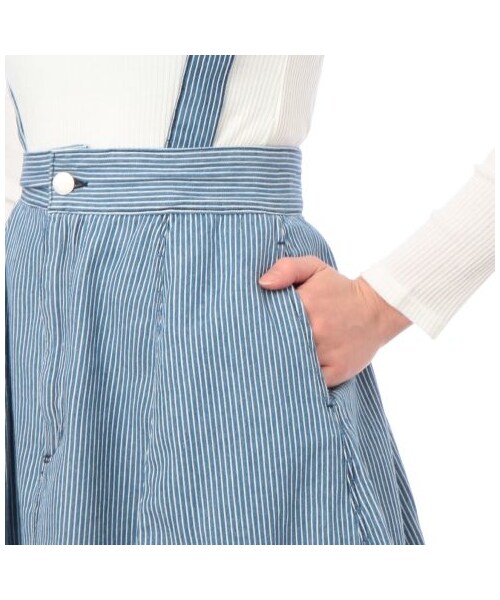 OZOC（オゾック）の「フレアデニムジャンパースカート（スカート・レディース・ブルー系・M）」の7枚目の写真