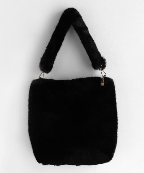 DHOLIC（ディーホリック）の「2WAYスクエアフェイクファーバッグ（ショルダーバッグ・レディース・ベージュ/ブラウン/ブラック・FREE）」の2枚目の写真