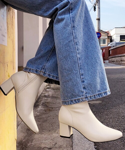 DHOLIC(ディーホリック)の「2TYPEステッチアンクルブーツ(ブーツ・レディース・ブラック/ホワイト/ブラウン/その他/レッド/ベージュ・225/230/235/240/245/250)」の2枚目の写真