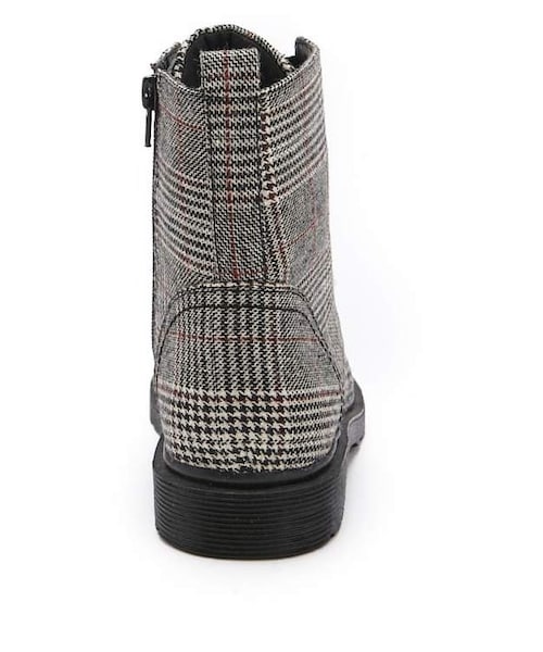 FOREVER 21(フォーエバー トゥエンティーワン)の「Forever 21 Glen Plaid Combat Boots(ブーツ・レディース・Gray・11/6/7/8/9/10)」の4枚目の写真