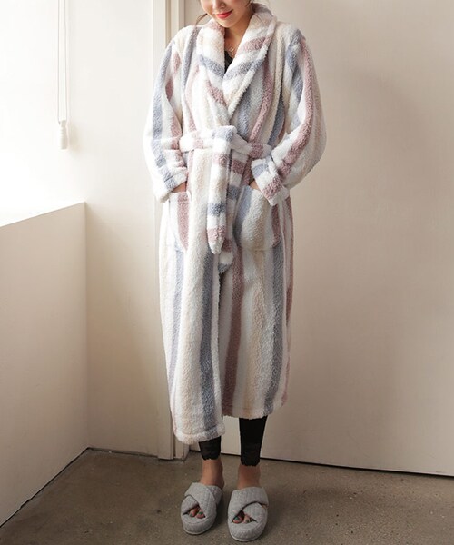 DHOLIC（ディーホリック）の「ユニセックス配色ストライプガウン（ルームウェア/パジャマ・レディース・ピンク/ベージュ・FREE）」の2枚目の写真