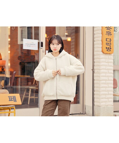 HOTPING(ホッピン)の「ボアルーズフードジップアップパーカー(パーカー・レディース・アイボリー/ブラック/ブルー・1(XS-S)/2(M-L)/3(XL-2XL))」の1枚目の写真