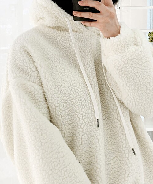 DHOLIC（ディーホリック）の「ボアフードプルオーバー（パーカー・レディース・ベージュ/ホワイト・FREE）」の2枚目の写真