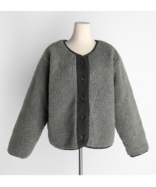 DHOLIC（ディーホリック）の「ラウンドネックボタンボアジャケット（その他アウター・レディース・ベージュ/グレー/ブラック・FREE）」の3枚目の写真