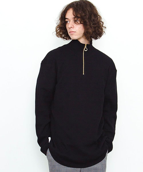 CULLNI ブラック タートルネック スウェット CULLNI（クルニ）の「【CULLNI】別注ロゴ刺繍モックネックプル
