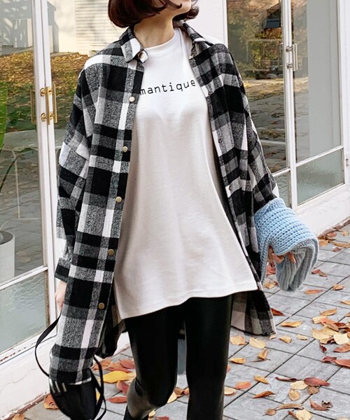 DHOLIC(ディーホリック)の「ボクシーチェックロングシャツ(シャツ/ブラウス・レディース・ホワイト/ブルー・FREE)」の1枚目の写真