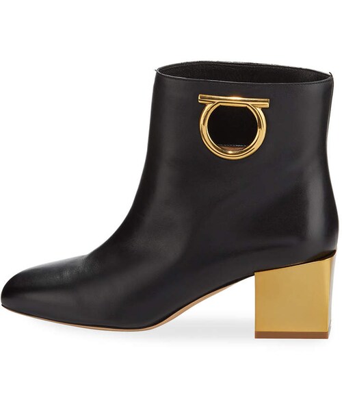 FERRAGAMO(フェラガモ)の「Salvatore Ferragamo Gancio Leather Ankle Booties(ブーツ・レディース・Black・6b / 36eu/9.5b / 39.5eu/8b / 38eu/7b / 37eu/9b / 39eu/6.5b / 36.5eu)」の3枚目の写真