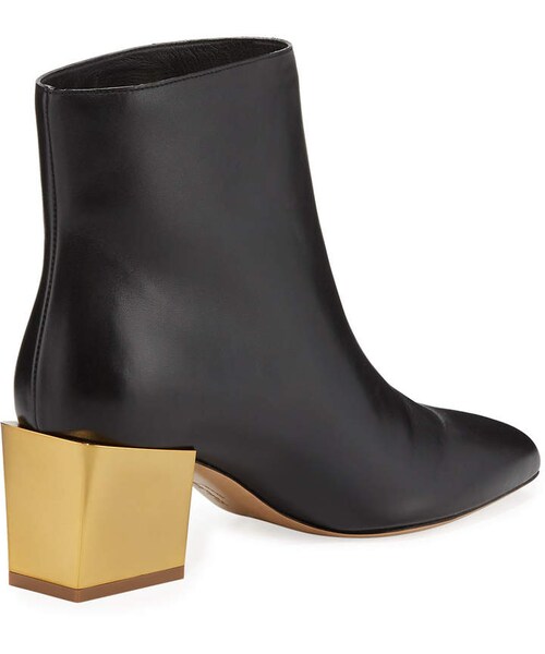 FERRAGAMO(フェラガモ)の「Salvatore Ferragamo Gancio Leather Ankle Booties(ブーツ・レディース・Black・6b / 36eu/9.5b / 39.5eu/8b / 38eu/7b / 37eu/9b / 39eu/6.5b / 36.5eu)」の2枚目の写真