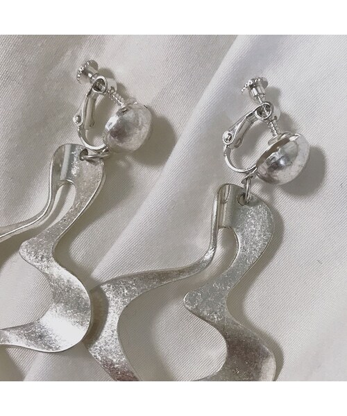 no brand（ノーブランド）の「Curve Earrings（イヤリング・レディース・その他）」の5枚目の写真