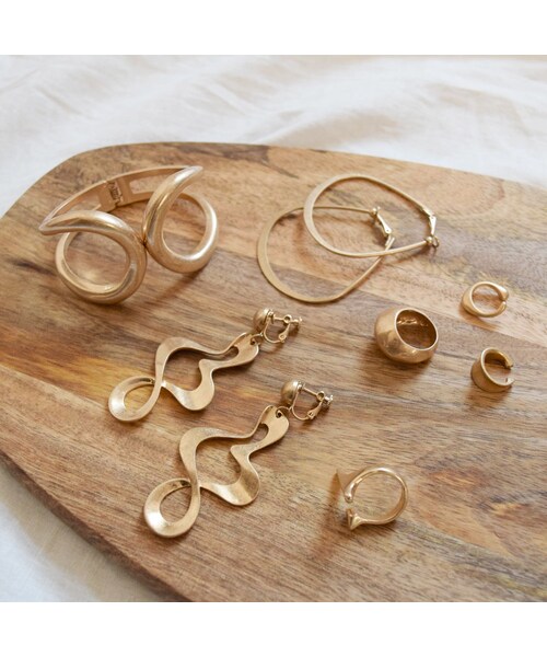 no brand（ノーブランド）の「Curve Earrings（イヤリング・レディース・その他）」の3枚目の写真