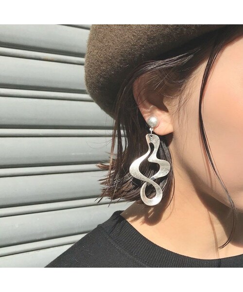 no brand（ノーブランド）の「Curve Earrings（イヤリング・レディース・その他）」の8枚目の写真