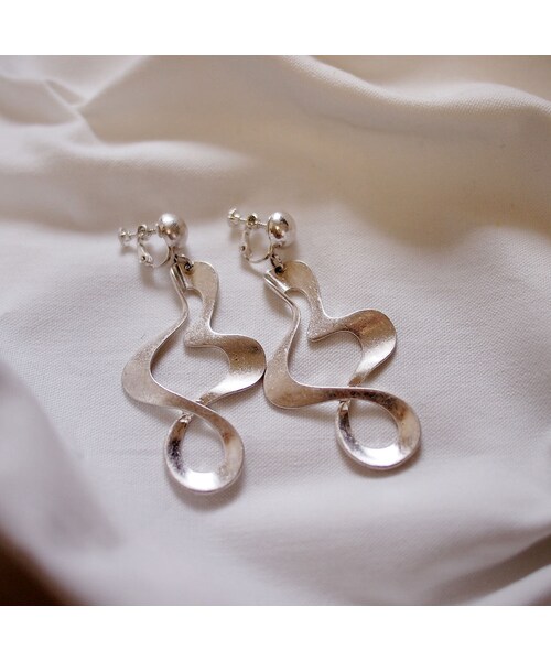 no brand（ノーブランド）の「Curve Earrings（イヤリング・レディース・その他）」の4枚目の写真