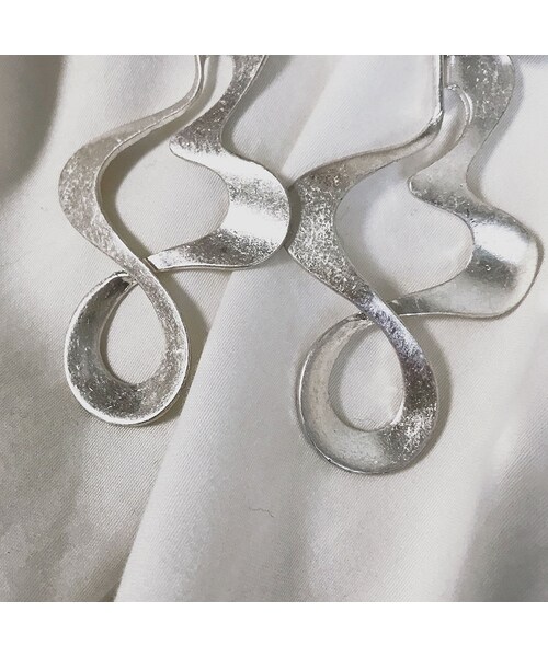 no brand（ノーブランド）の「Curve Earrings（イヤリング・レディース・その他）」の6枚目の写真