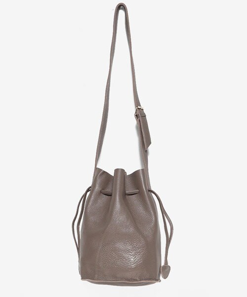 DHOLIC(ディーホリック)の「本革シンプル巾着バッグ(ショルダーバッグ・レディース・ブラック/グレー/レッド/ブラウン・FREE)」の2枚目の写真