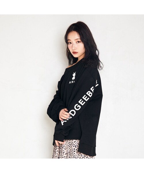 ANDGEEBEE（アンジービー）の「【ANDGEEBEE】フェネックオフショルロゴスウェット　AG184CS19（パーカー・レディース・その他）」の5枚目の写真