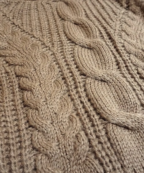 Tiffee SELECT（ティフィーセレクト）の「ローゲージタートルネックケーブルニットセーター（ニット/セーター・レディース・ブラウン/ホワイト・F）」の5枚目の写真