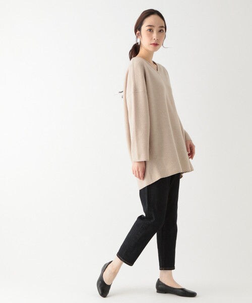 studio CLIP（スタディオクリップ）の「ゆるふわVネックBIGチュニックプルオーバー（ワンピース/ドレス・オフホワイト/ブラック/ベージュ）」の6枚目の写真