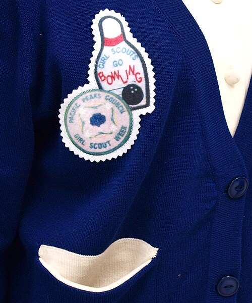 paravion（パラビオン）の「レタードアップリケカーディガン（トップス・レディース・ネイビー/アイボリー・ワンサイズ）」の4枚目の写真