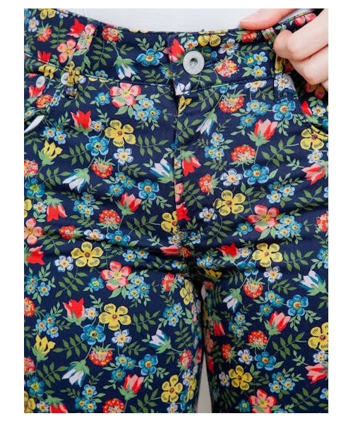 新品☆earth×LIBERTY アース×リバティ 小花柄スキニーパンツ red LIBERTY FABRICS リバティプリント 国産タナローン生地＜Lucy