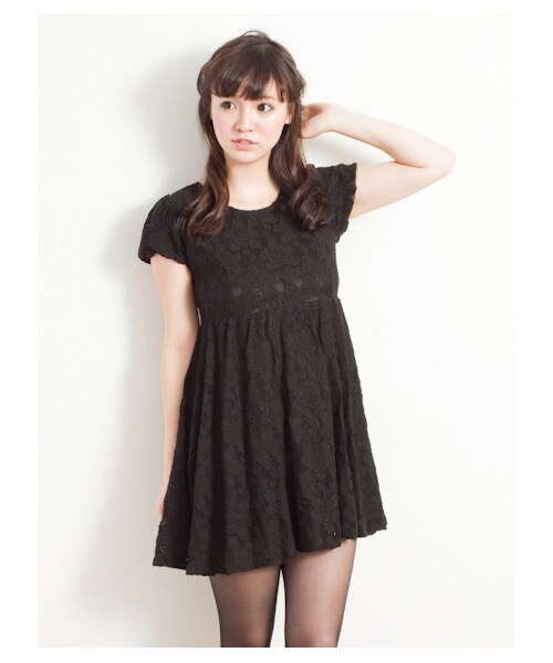 earth music&ecology（アースミュージックアンドエコロジー）の「レースギャザーワンピース（ワンピース・レディース・ピンクベージュ/ブラック/アイボリー・M/S）」の2枚目の写真