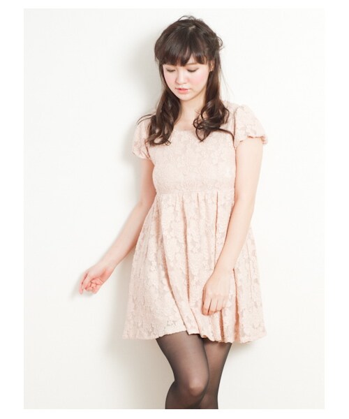 earth music&ecology（アースミュージックアンドエコロジー）の「レースギャザーワンピース（ワンピース・レディース・ピンクベージュ/ブラック/アイボリー・M/S）」の3枚目の写真