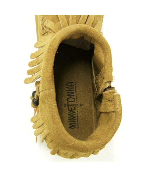 Minnetonka（ミネトンカ）の「【MINNETONKA】コンチョフェザースエードフリンジショートブーツ●メール便不可●（ブーツ・レディース・トープ/ブラック/ブラウン・8(L)/9(LL)/6(S)/7(M)）」の14枚目の写真