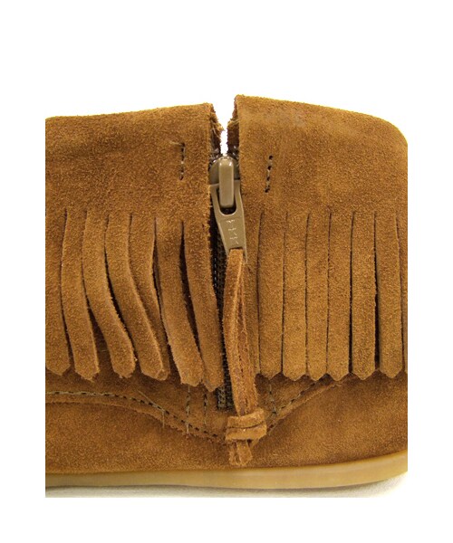 Minnetonka（ミネトンカ）の「【MINNETONKA】コンチョフェザースエードフリンジショートブーツ●メール便不可●（ブーツ・レディース・トープ/ブラック/ブラウン・8(L)/9(LL)/6(S)/7(M)）」の12枚目の写真