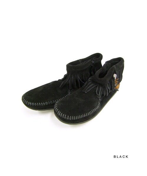 Minnetonka（ミネトンカ）の「【MINNETONKA】コンチョフェザースエードフリンジショートブーツ●メール便不可●（ブーツ・レディース・トープ/ブラック/ブラウン・8(L)/9(LL)/6(S)/7(M)）」の16枚目の写真
