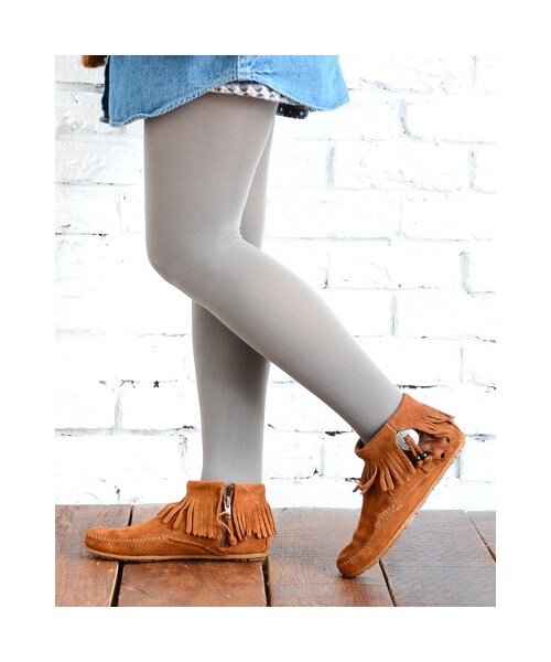 Minnetonka（ミネトンカ）の「【MINNETONKA】コンチョフェザースエードフリンジショートブーツ●メール便不可●（ブーツ・レディース・トープ/ブラック/ブラウン・8(L)/9(LL)/6(S)/7(M)）」の4枚目の写真