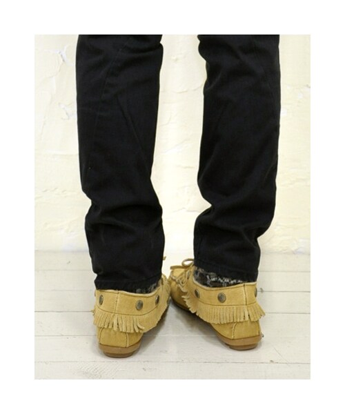 Minnetonka（ミネトンカ）の「【MINNETONKA】スタッズ付ミニフリンジスエードモカシンシューズ●メール便不可●（ブーツ・レディース・ブラック/ブラウン/ダスティーブラウン・S(6)/L(8)/LL(9)/M(7)）」の5枚目の写真