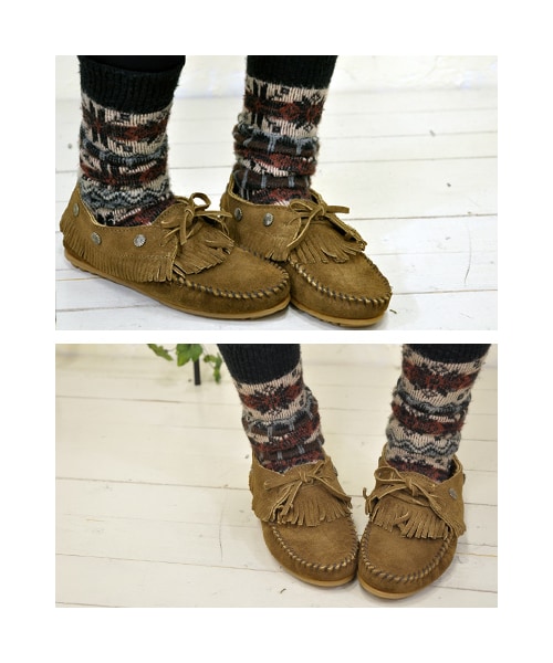 Minnetonka（ミネトンカ）の「【MINNETONKA】スタッズ付ミニフリンジスエードモカシンシューズ●メール便不可●（ブーツ・レディース・ブラック/ブラウン/ダスティーブラウン・S(6)/L(8)/LL(9)/M(7)）」の2枚目の写真