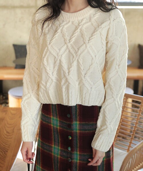 DHOLIC(ディーホリック)の「クロップドツイストニット(ニット/セーター・レディース・ホワイト/オレンジ/パープル・FREE)」の1枚目の写真