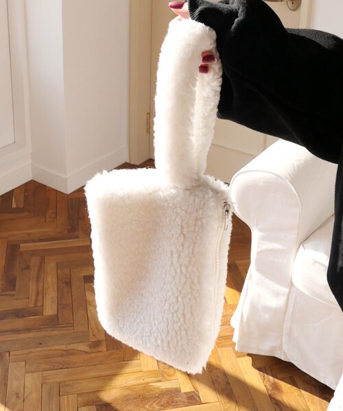 DHOLIC(ディーホリック)の「ボアスクエアクラッチバッグ(クラッチバッグ・レディース・パープル/ホワイト/イエロー/ブラウン・FREE)」の2枚目の写真