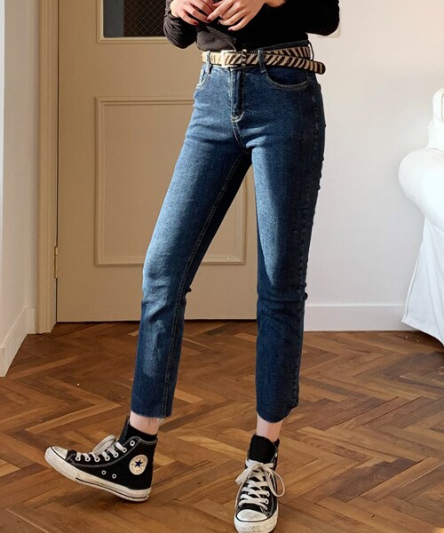 DHOLIC（ディーホリック）の「裏起毛カットオフストレートデニムパンツ（デニムパンツ・レディース・ホワイト/ブルー/ブラック・S/M）」の3枚目の写真