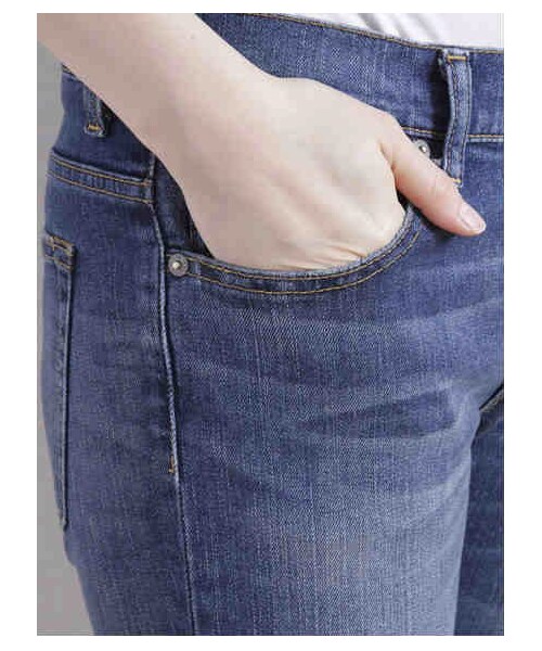 earth music&ecology（アースミュージックアンドエコロジー）の「MadeinJapanデニムパンツ（パンツ・レディース・ライトインディゴ/ダークインディゴ・S/M/L）」の8枚目の写真