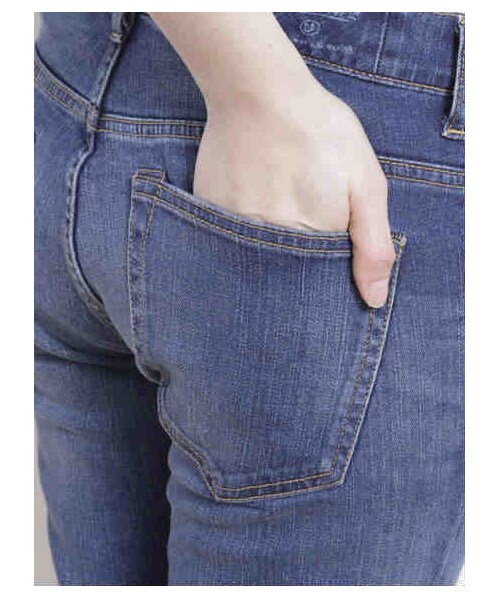 earth music&ecology（アースミュージックアンドエコロジー）の「MadeinJapanデニムパンツ（パンツ・レディース・ライトインディゴ/ダークインディゴ・S/M/L）」の7枚目の写真