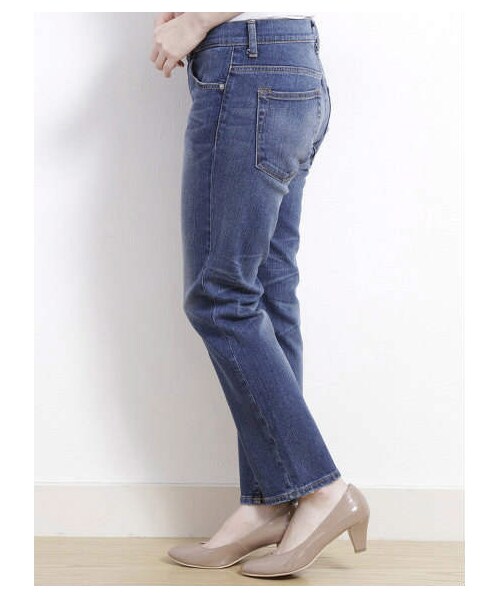 earth music&ecology（アースミュージックアンドエコロジー）の「MadeinJapanデニムパンツ（パンツ・レディース・ライトインディゴ/ダークインディゴ・S/M/L）」の4枚目の写真