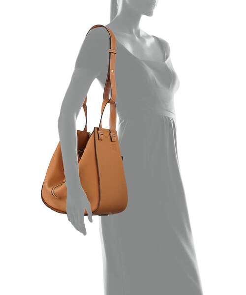 LOEWE（ロエベ）の「Loewe Hammock Medium Leather Bag（ショルダーバッグ・レディース・Brown・One Size）」の3枚目の写真
