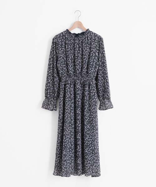 MAJESTIC LEGON（マジェスティックレゴン）の「【予約商品】プチフラワーハイネックワンピース（ワンピース/ドレス・レディース・ラベンダー柄/アイボリー柄/ネイビー柄・S/M）」の2枚目の写真
