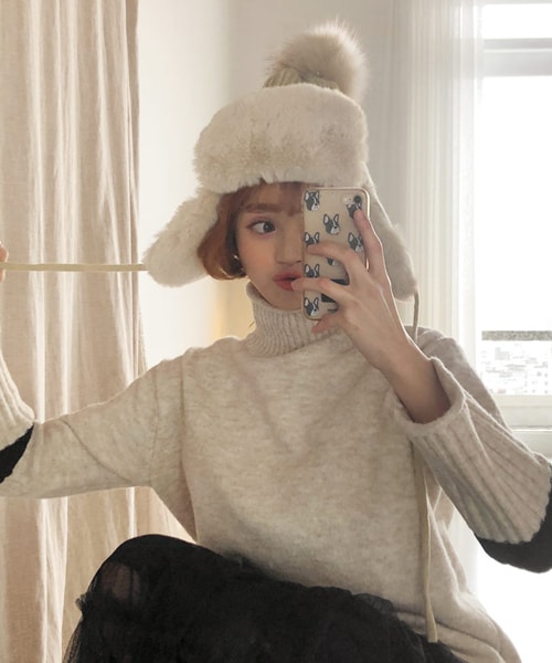 DHOLIC（ディーホリック）の「ポンポンボリュームファーニット帽（ニットキャップ/ビーニー・レディース・ブラック/ベージュ/ブルー/グレー/ブラウン・FREE）」の4枚目の写真