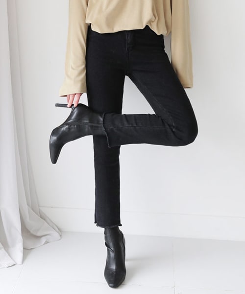 DHOLIC(ディーホリック)の「裏起毛カットオフブラックパンツ(その他パンツ・レディース・ブラック・S/M/L)」の1枚目の写真