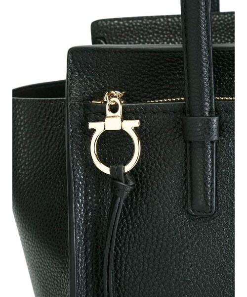 FERRAGAMO（フェラガモ）の「Salvatore Ferragamo Amy tote（トートバッグ・レディース・Black・One Size）」の2枚目の写真
