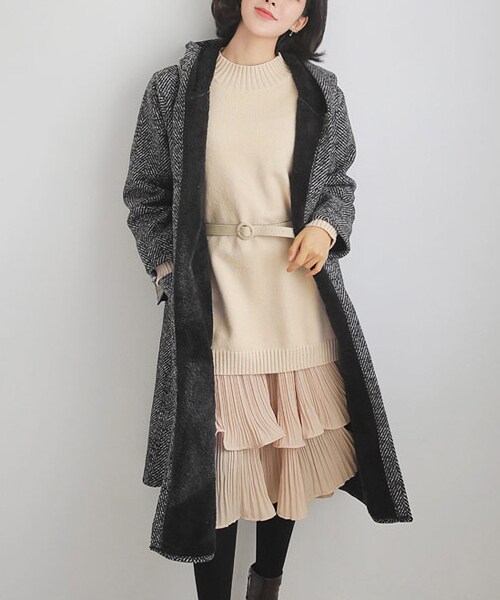 DHOLIC(ディーホリック)の「ヘリンボーンフードロングコート(ダウンジャケット/コート・レディース・ブラウン/ブラック・FREE)」の2枚目の写真