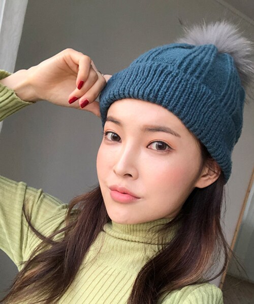 DHOLIC（ディーホリック）の「ポンポン付スカラップリブニット帽（ニットキャップ/ビーニー・レディース・ブラウン/ブラック/ベージュ/ピンク/ブルー・FREE）」の4枚目の写真