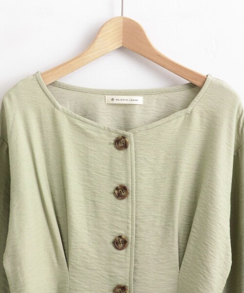 MAJESTIC LEGON（マジェスティックレゴン）の「【予約商品】スクエアネックボタンブラウス（トップス・レディース・L/グリーン/アイボリー/ブルー・S/M）」の5枚目の写真