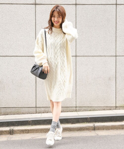 Heather（ヘザー）の「ケーブルニットワンピ－ス（ワンピース/ドレス・ホワイト/ベージュ/ネイビー）」の4枚目の写真
