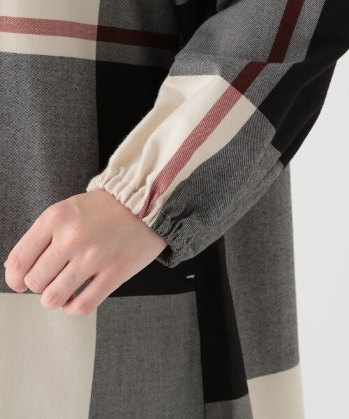 studio CLIP（スタディオクリップ）の「TRビッグチェックチュニック（ワンピース/ドレス・オフホワイト/レッド/ネイビー）」の11枚目の写真