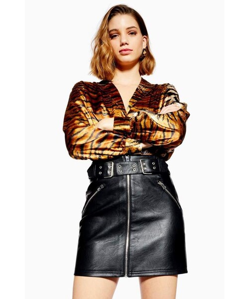 TOPSHOP（トップショップ）の「Topshop Hardware Belted PU Mini Skirt（スカート・レディース・Black・12/4/6/8/14/10/2）」の4枚目の写真