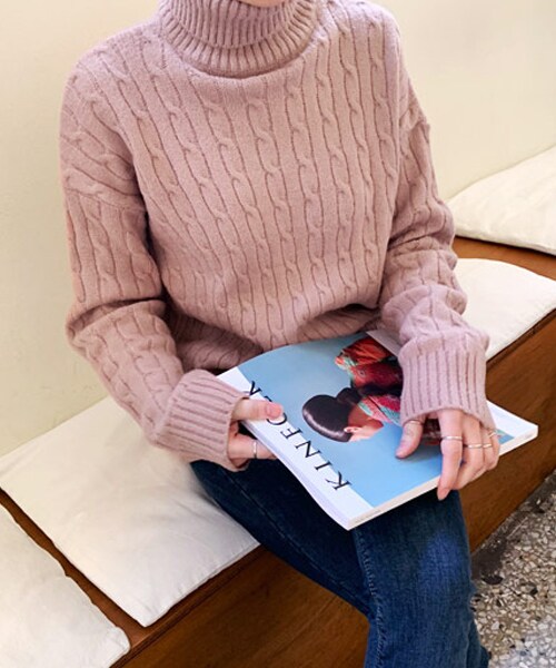 DHOLIC（ディーホリック）の「タートルネックケーブルニット（ニット/セーター・レディース・ブルー/ベージュ/ピンク/ホワイト/レッド・FREE）」の4枚目の写真