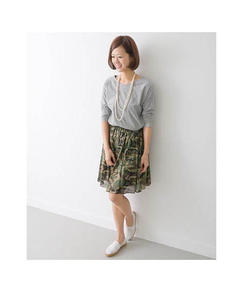 URBAN RESEARCH DOORS（アーバンリサーチドアーズ）の「カモフラギャザースカート（スカート・レディース・カーキ/ブラウン・one）」の5枚目の写真
